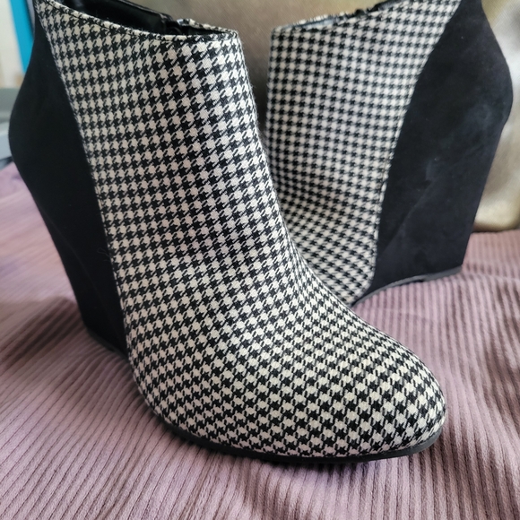 Madden Girl Shoes - Madden Girl Black and White Houndstooth Booties